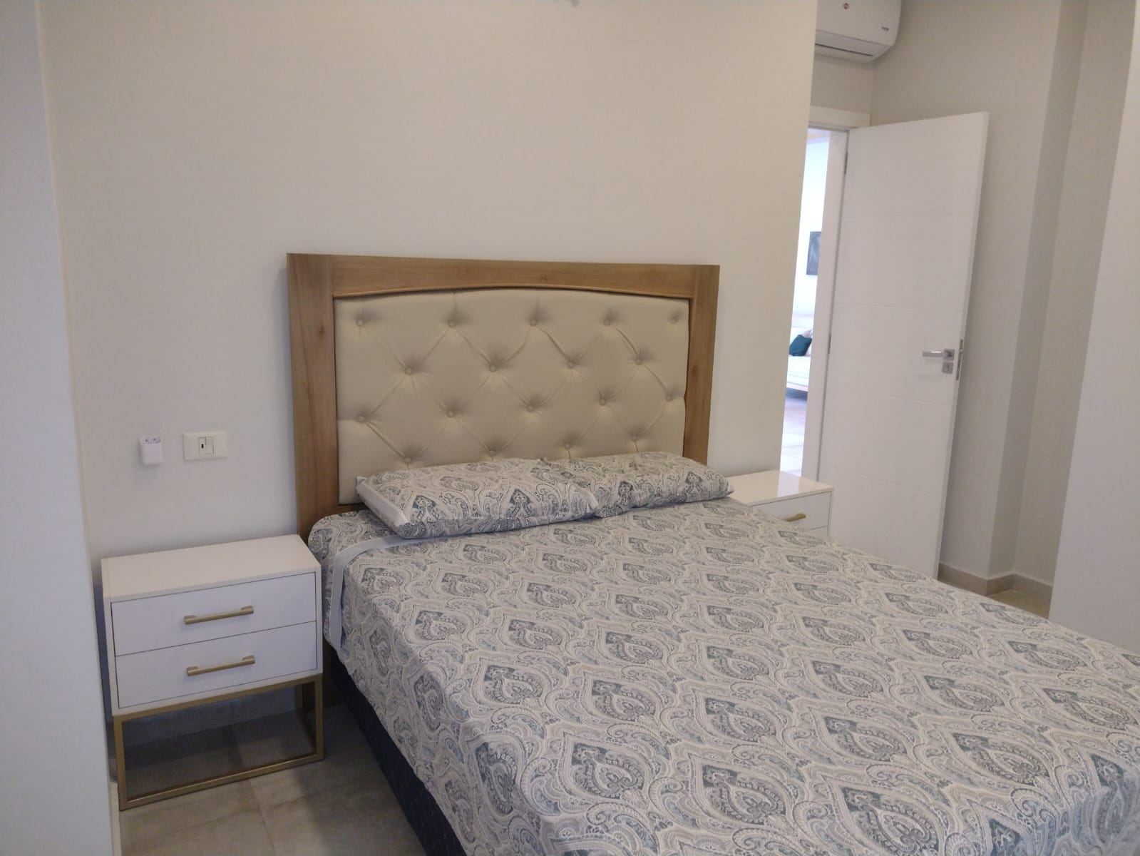 WhatsApp Image 2025-07-08 at 15.28.34 Vendo Dpto. en Edif.LIFE Bruselas S/ Bruselas c/ San Martín Barrio Ykua Sati